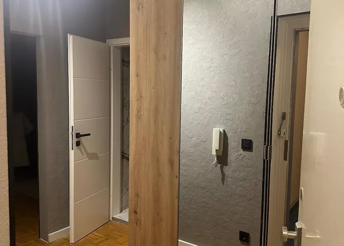 New Next To Messe Lejlighed *