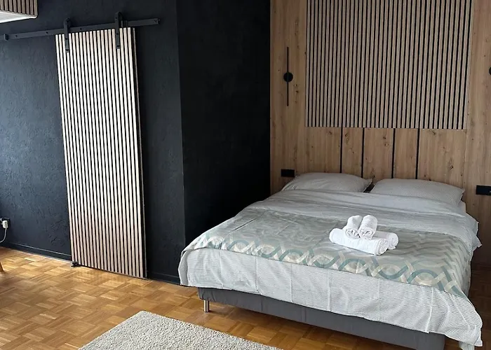 New Next To Messe Lejlighed *